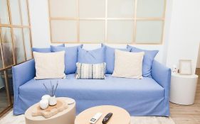 Comfortable 2 Bd Apt Near Sintagma Square